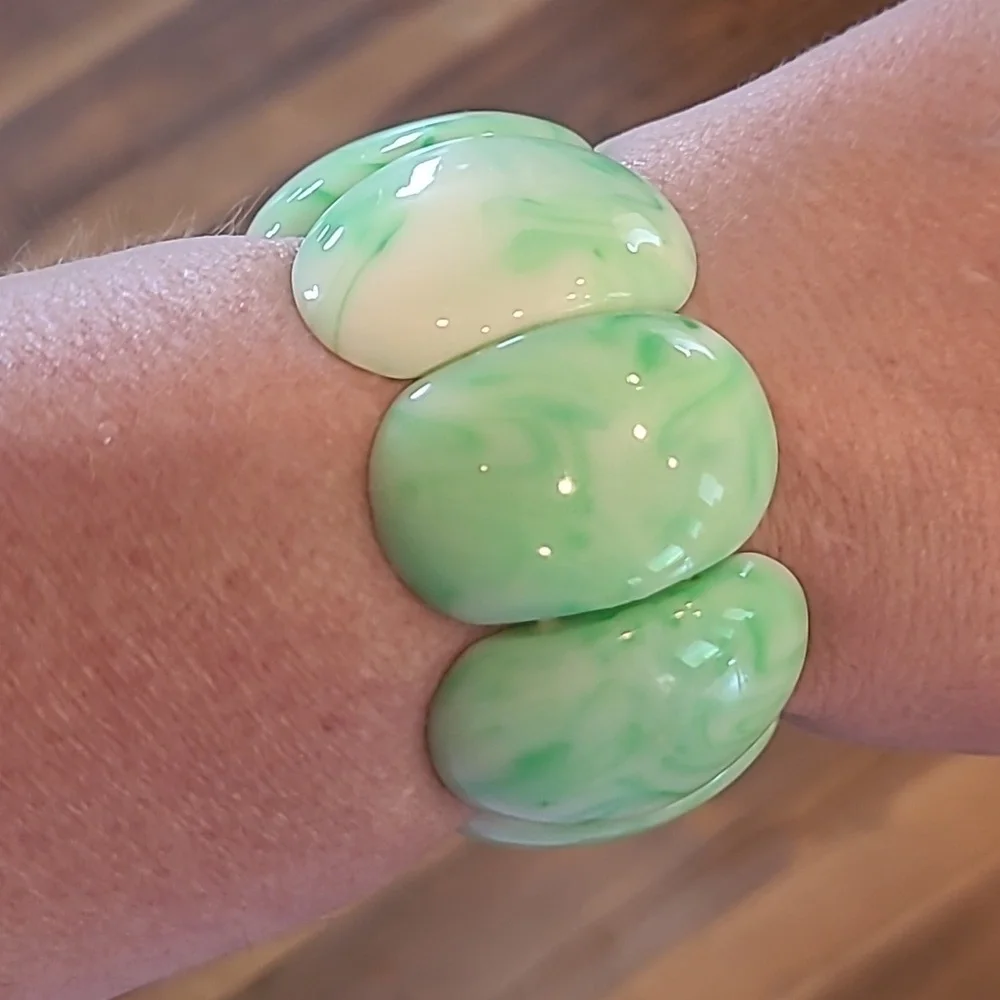 VINTAGE Classic Acrylic Resin Wide Cuff Stretch Bracelet - Picture 5 of 13